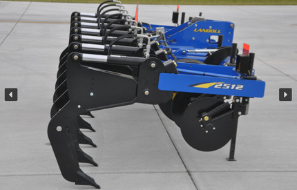 2500 In-Row Ripper Image
