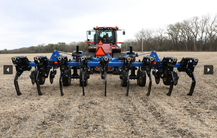 2500 In-Row Ripper Image