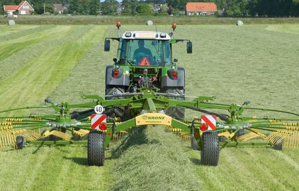 Twin Rotor Center Delivery Rake Image