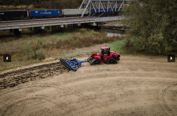 2500 In-Row Ripper Image
