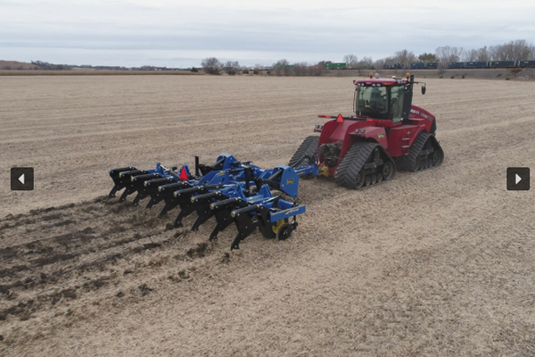 2500 In-Row Ripper Image